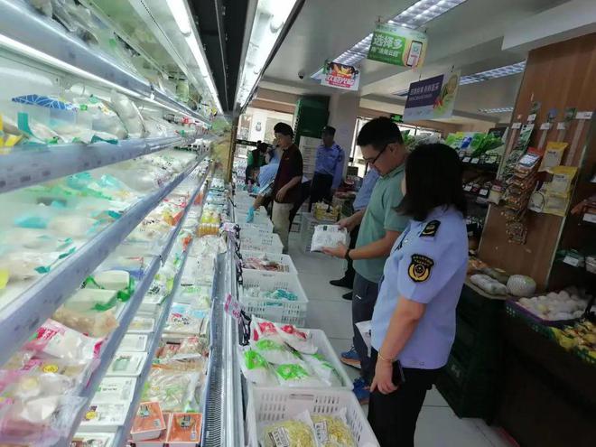 嚴查銷售過期、質(zhì)檢不合格食品，守護舌尖上的安全